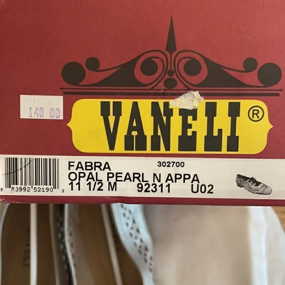VANELI PEARLY OPAL TAN FLATS.  NEW